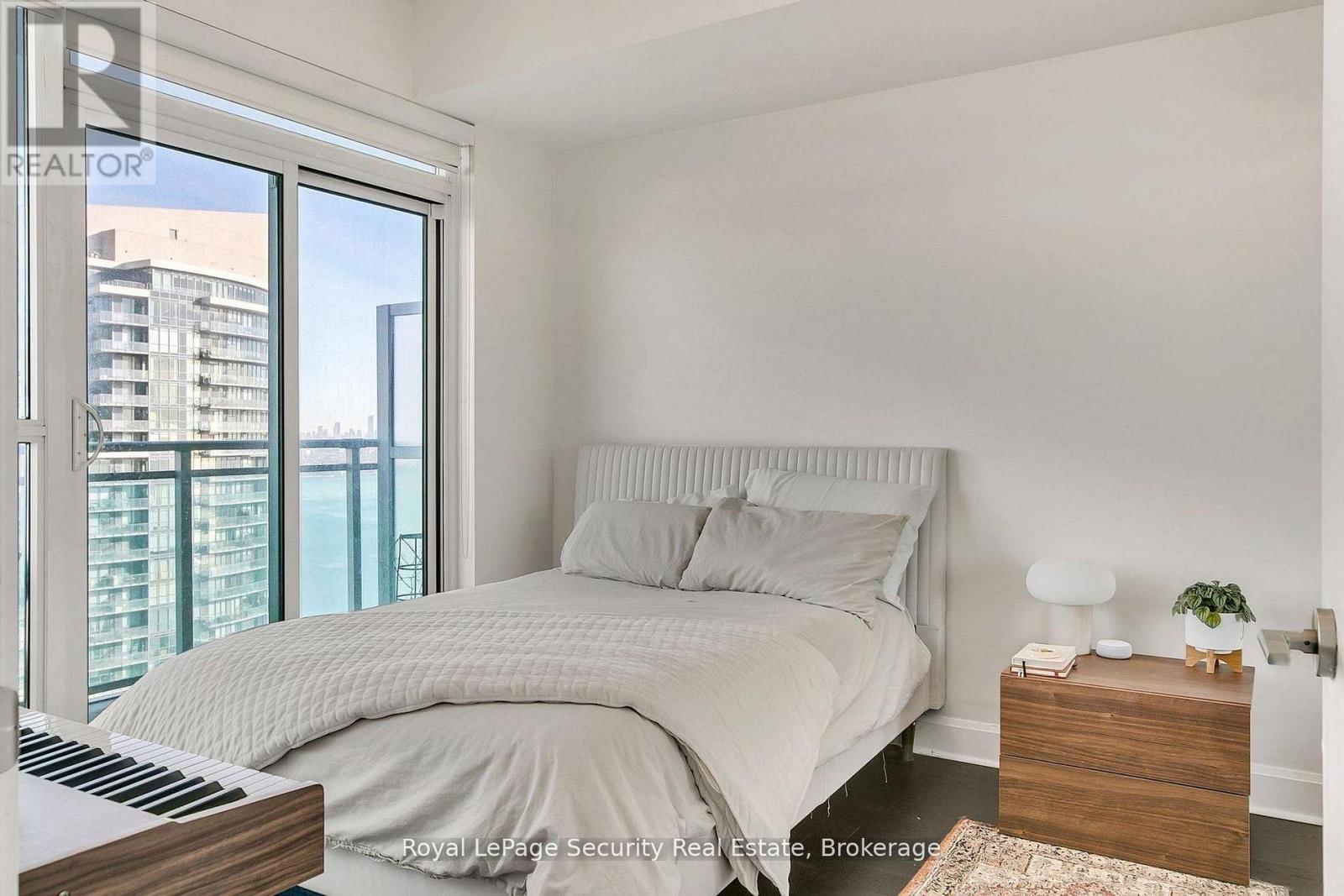 3206 - 33 SHORE BREEZE DRIVE Image 18