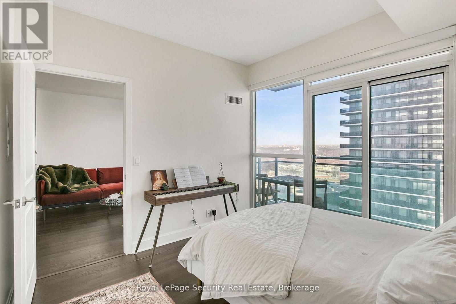 3206 - 33 SHORE BREEZE DRIVE Image 19