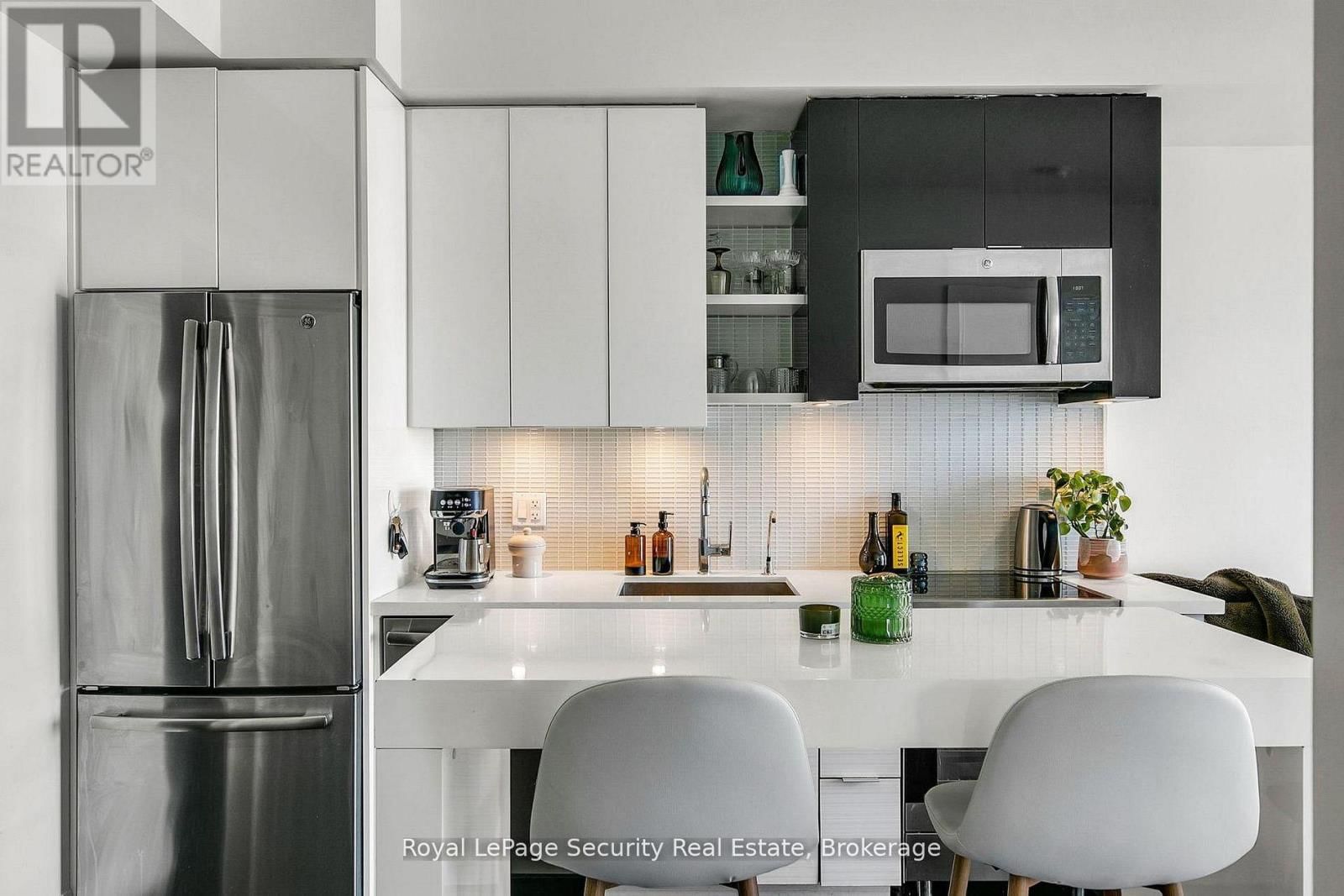 3206 - 33 SHORE BREEZE DRIVE Image 5