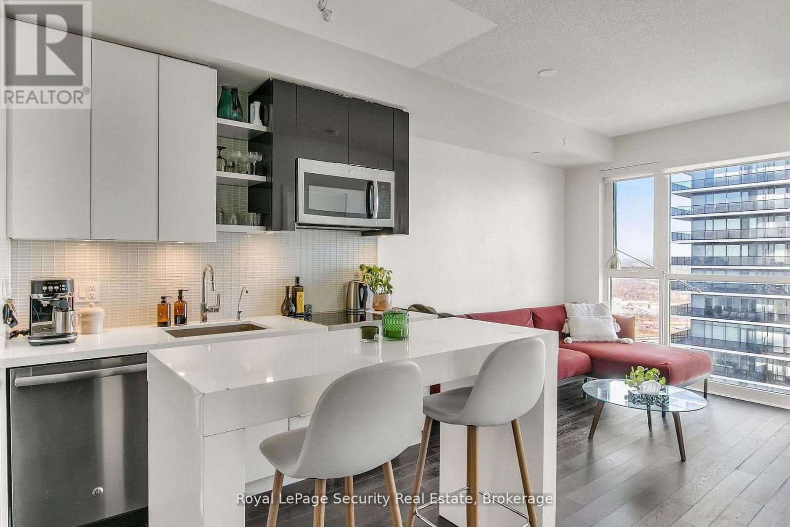 3206 - 33 SHORE BREEZE DRIVE Image 9