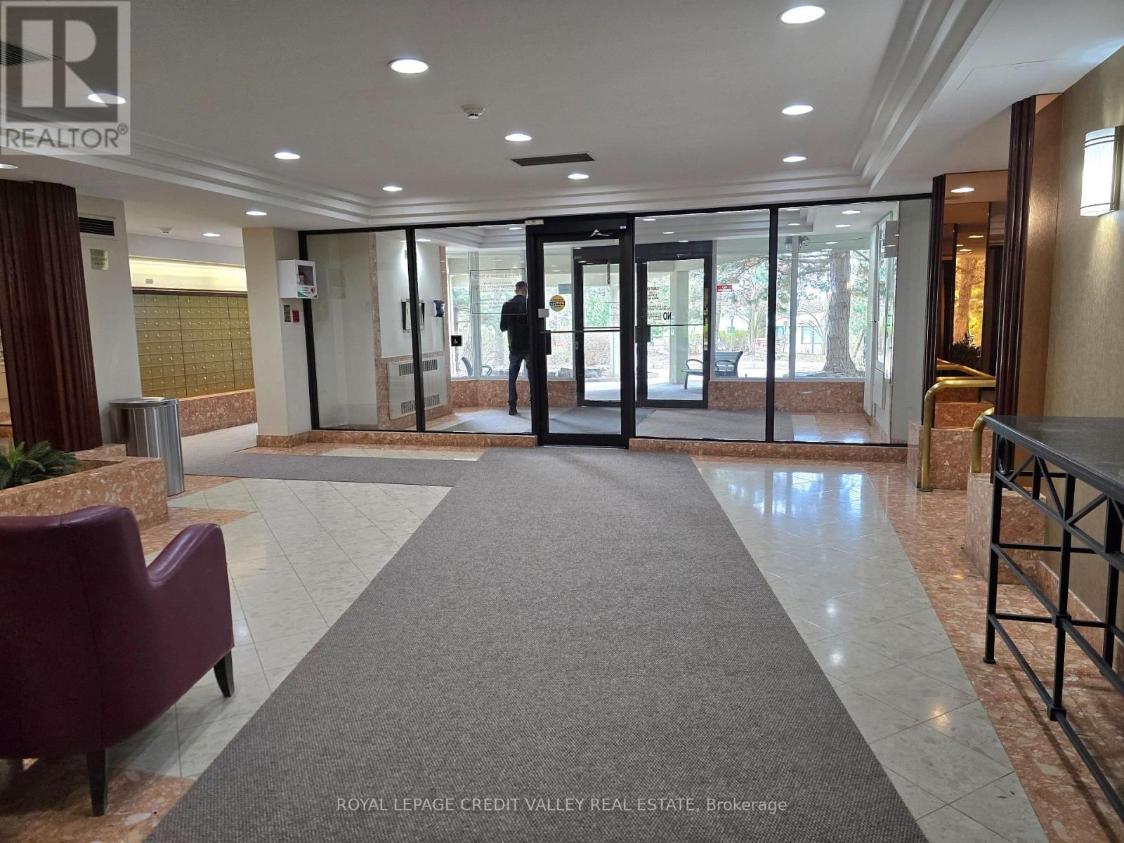 2101 - 24 HANOVER ROAD Image 2