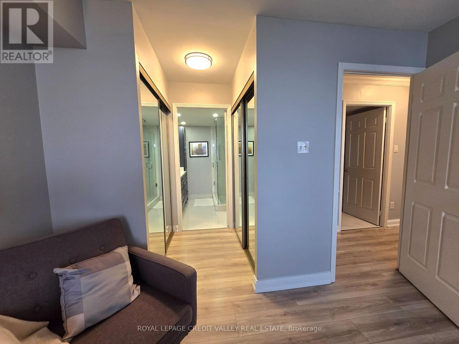 2101 - 24 HANOVER ROAD Image 4