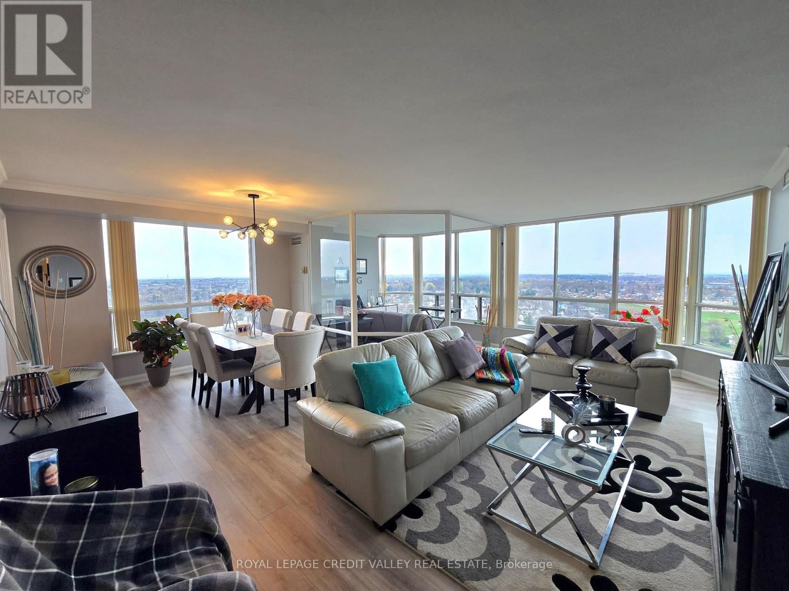 2101 - 24 HANOVER ROAD Image 5