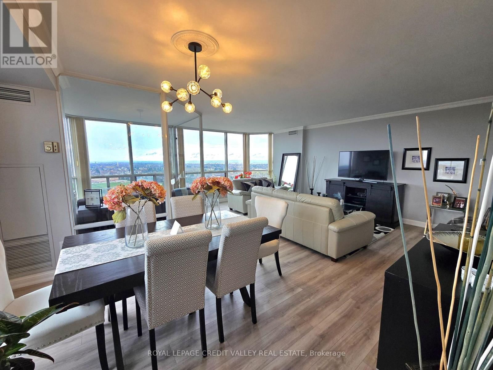 2101 - 24 HANOVER ROAD Image 6