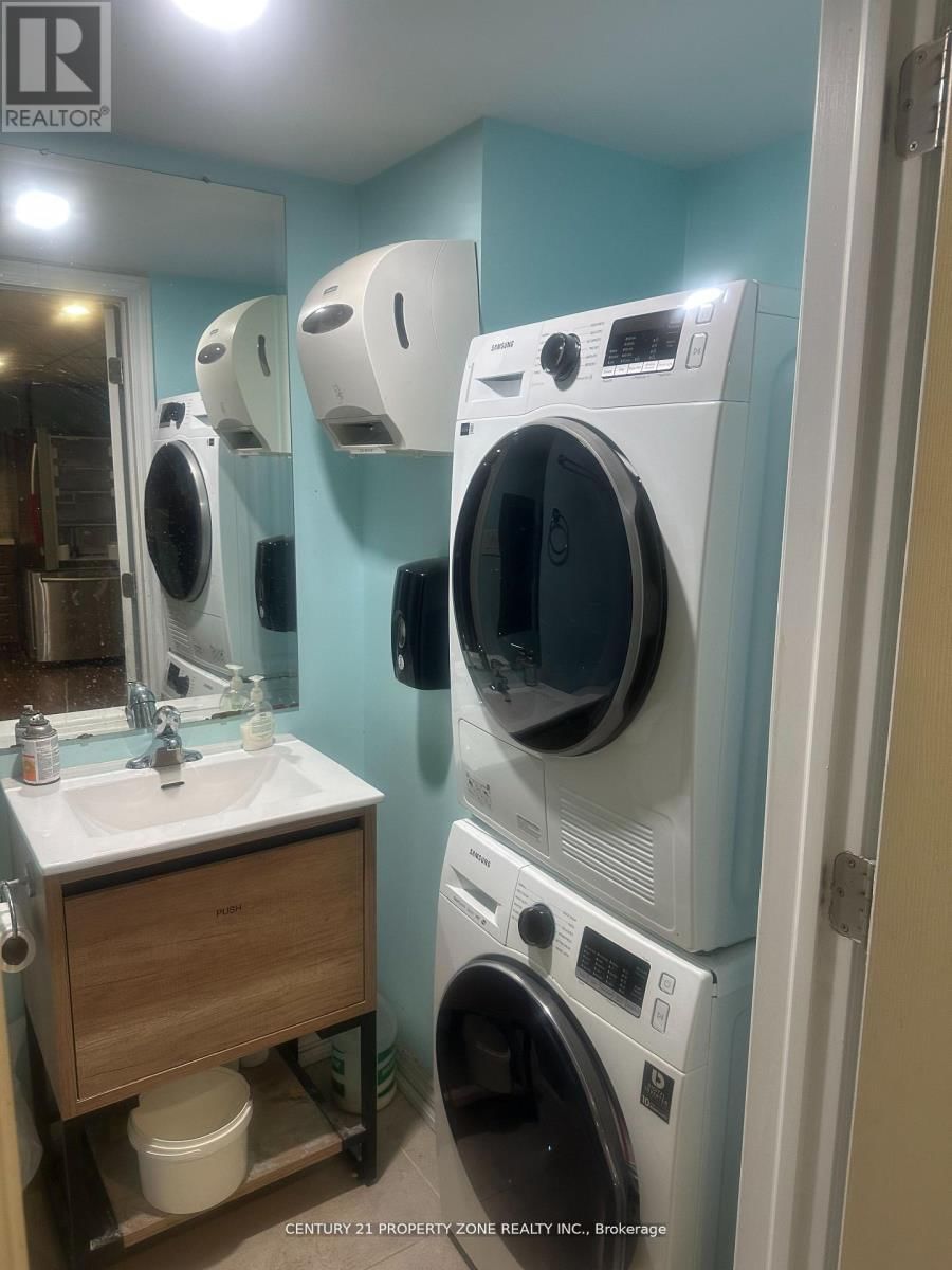 43 - 173 ADVANCE BOULEVARD Image 13