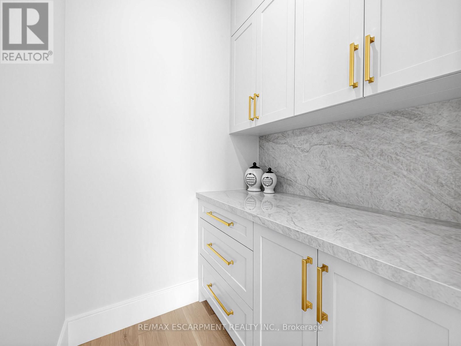 2488 BRIDGE ROAD Image 17