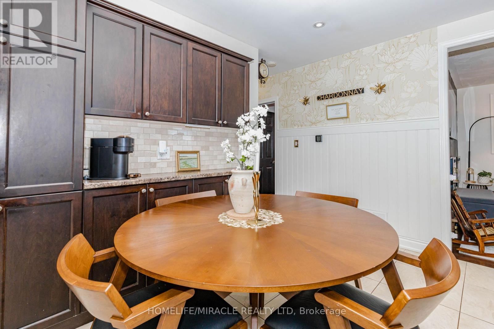 403 DELREX BOULEVARD Image 19