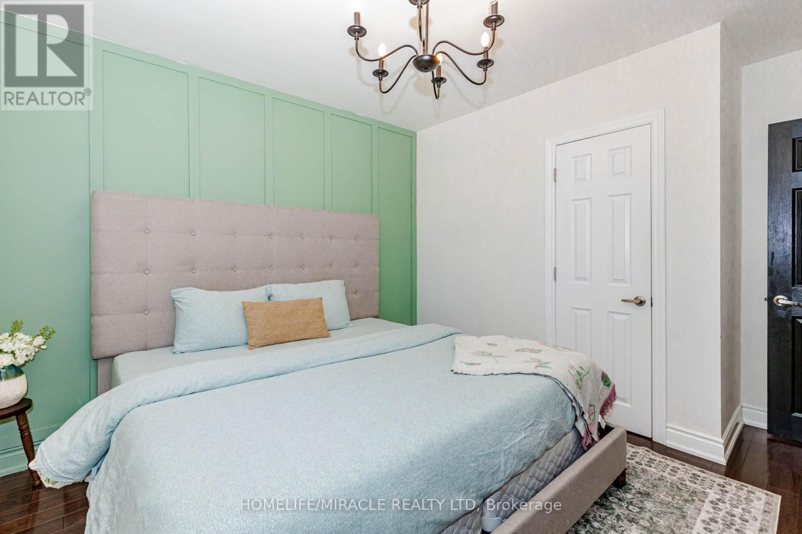 403 DELREX BOULEVARD Image 20