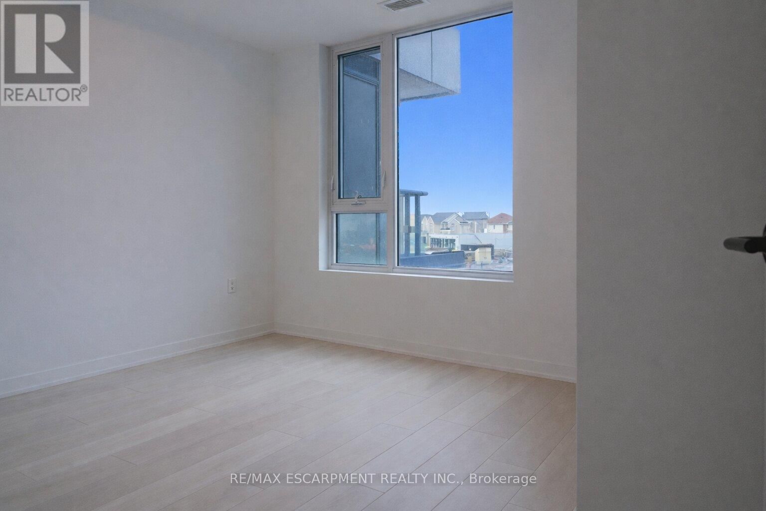 202 - 4878 POWERS COMMON Image 15