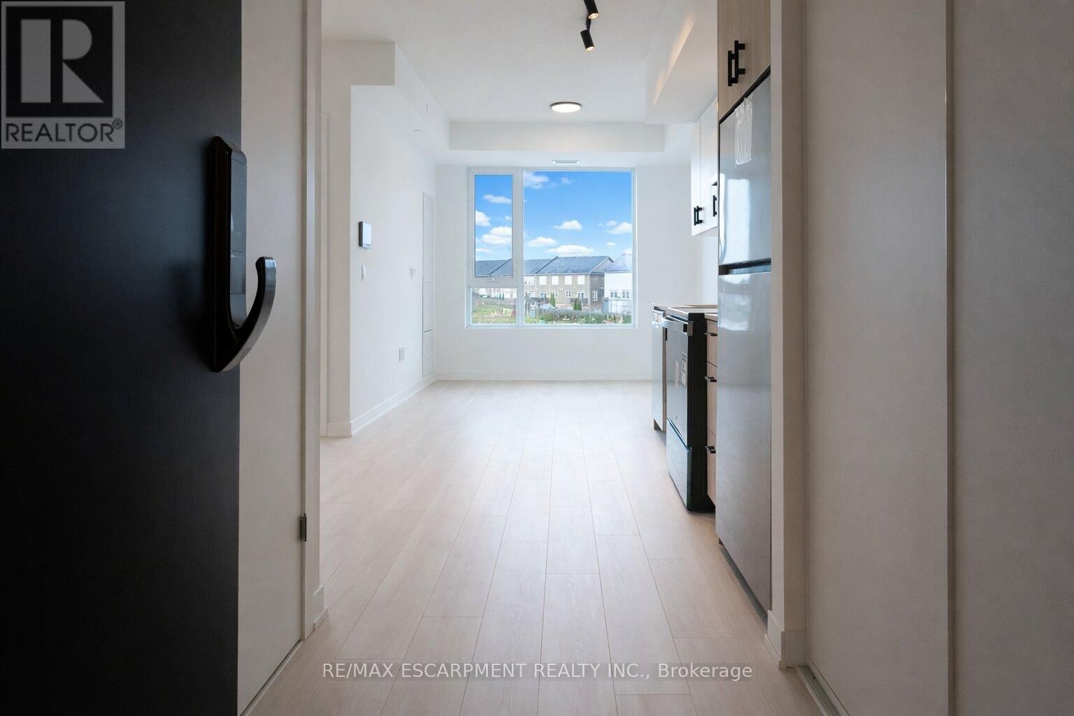 202 - 4878 POWERS COMMON Image 2