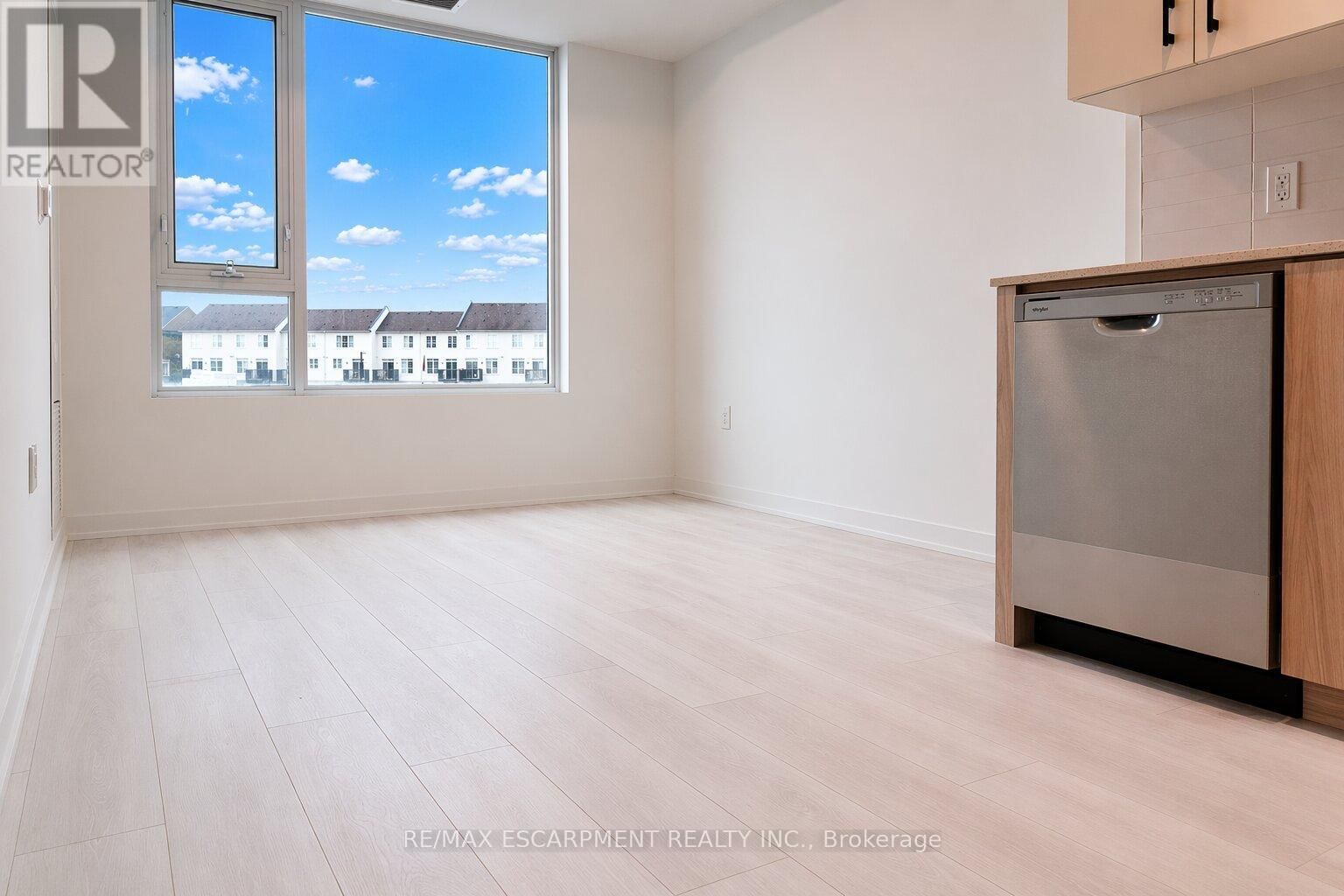 202 - 4878 POWERS COMMON Image 5