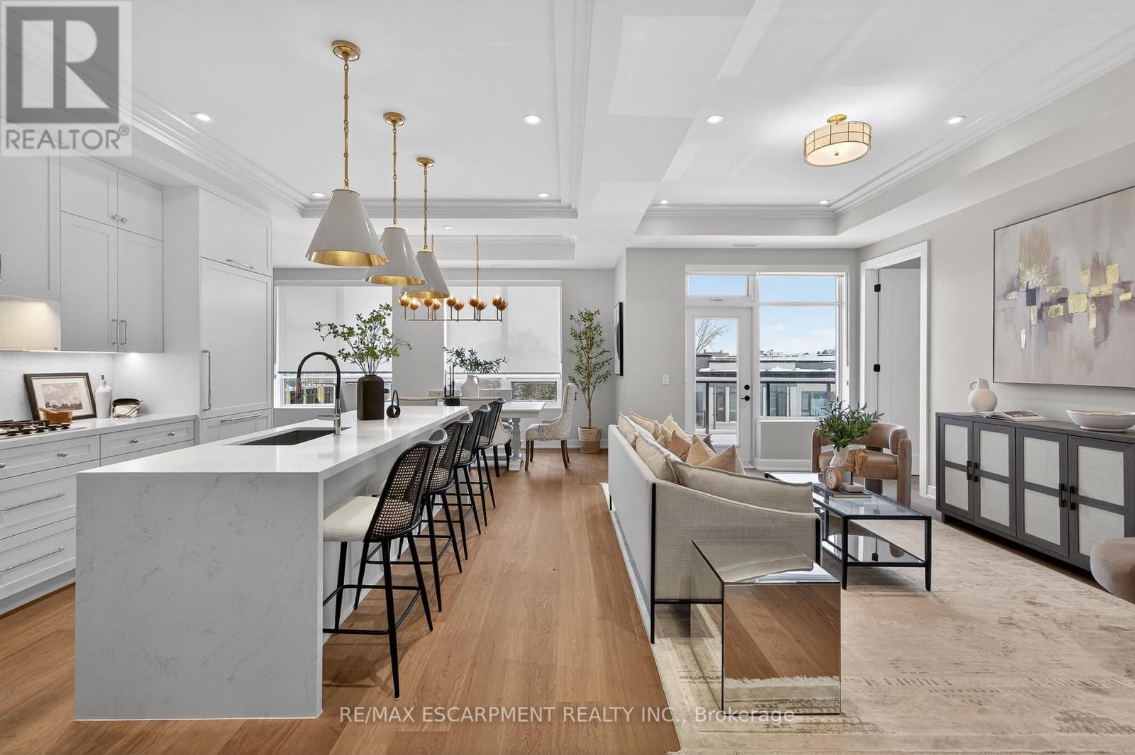 401 - 123 MAURICE DRIVE Image 1