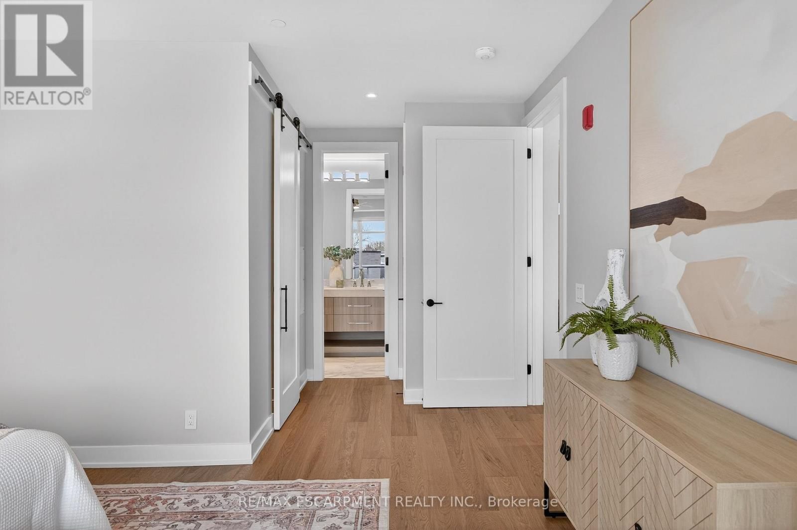 401 - 123 MAURICE DRIVE Image 23