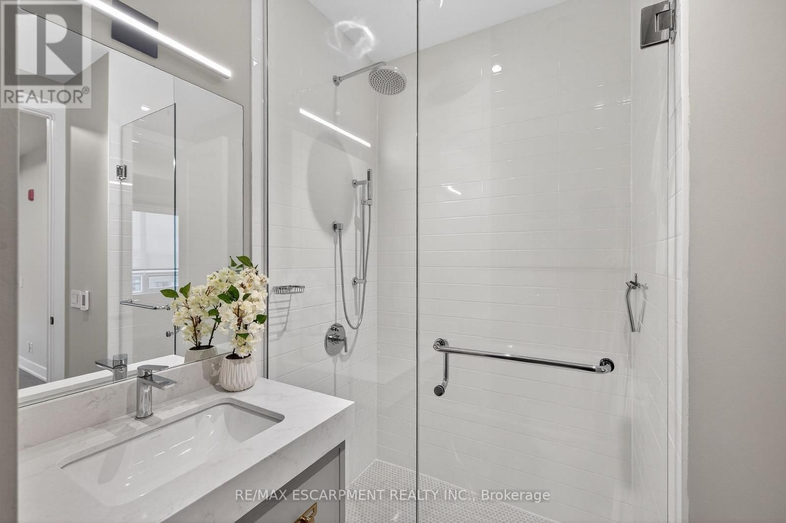 401 - 123 MAURICE DRIVE Image 38