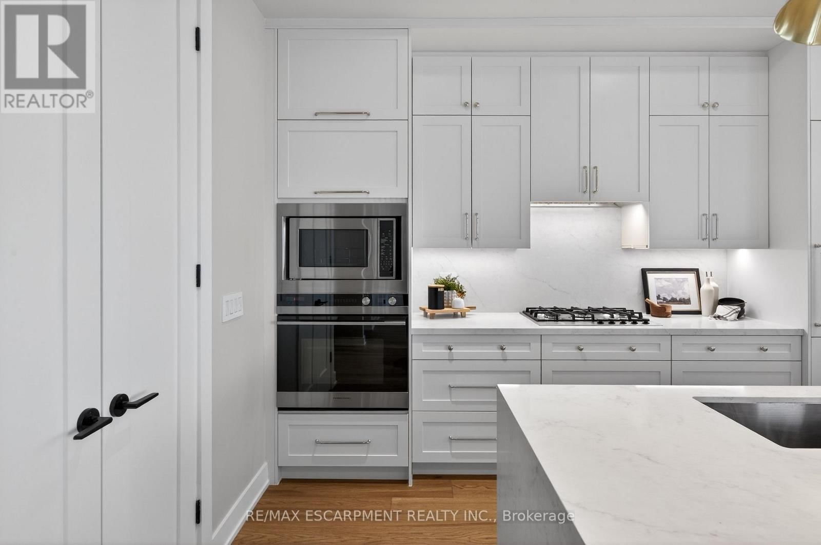 401 - 123 MAURICE DRIVE Image 4