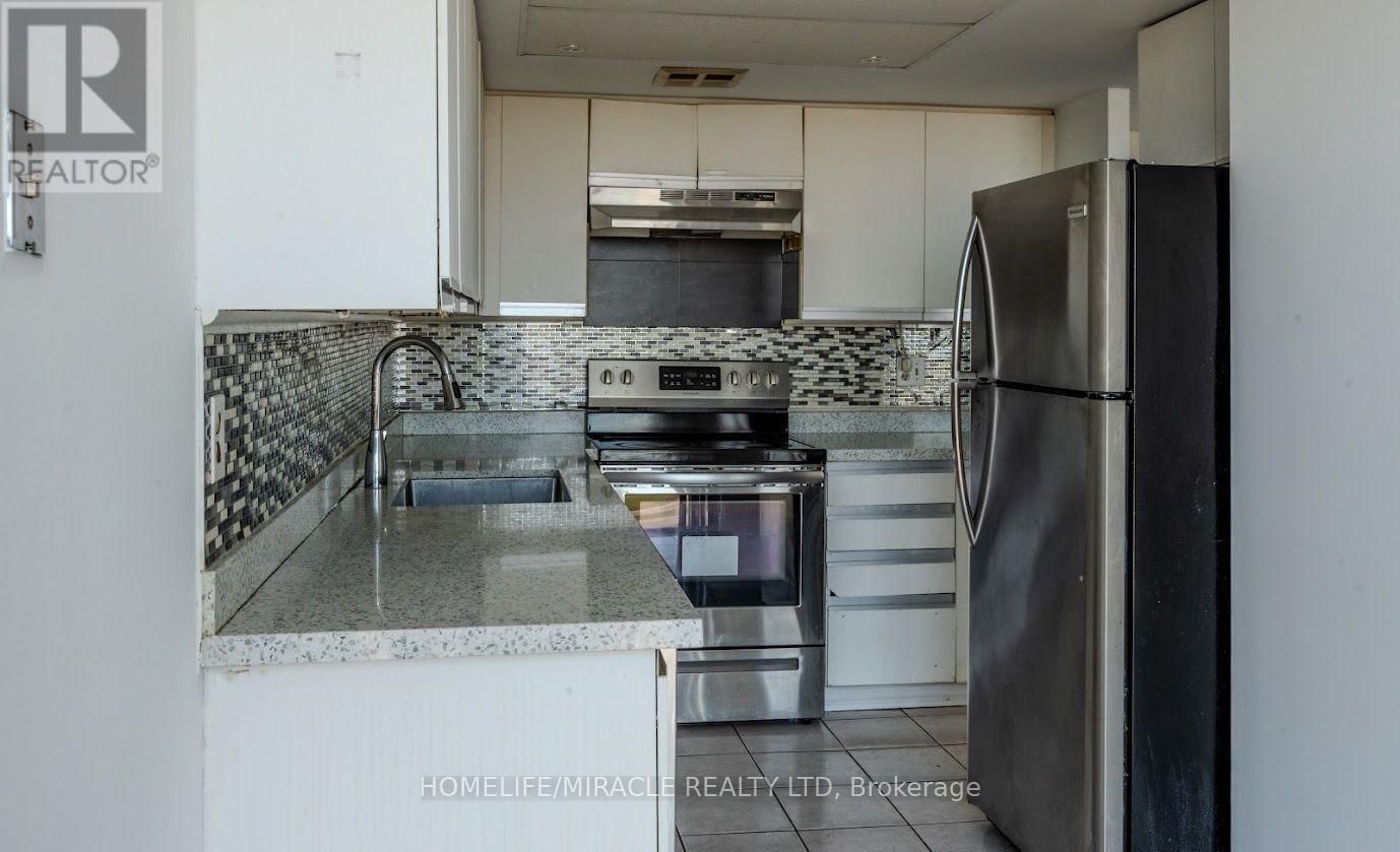 808 - 21 MARKBROOK LANE Image 11