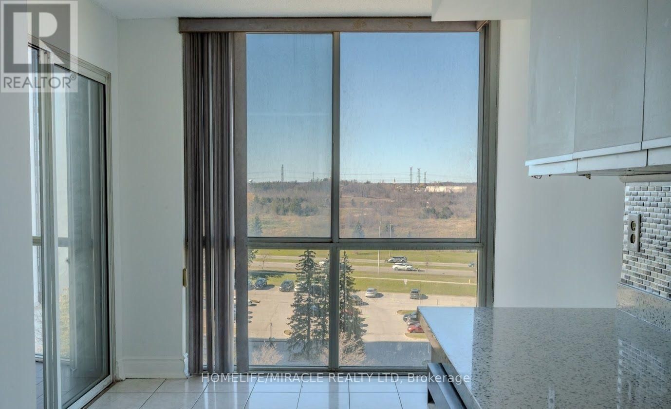 808 - 21 MARKBROOK LANE Image 12