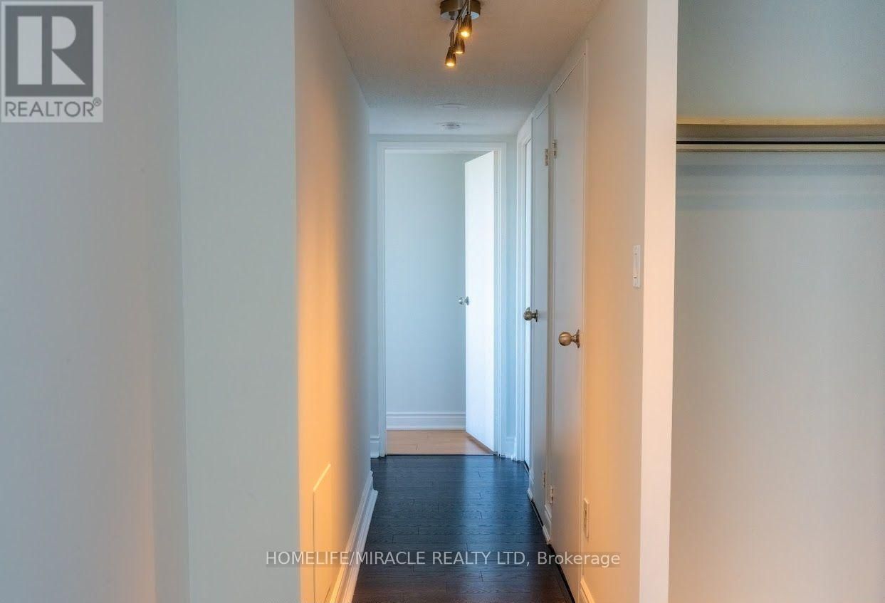 808 - 21 MARKBROOK LANE Image 13