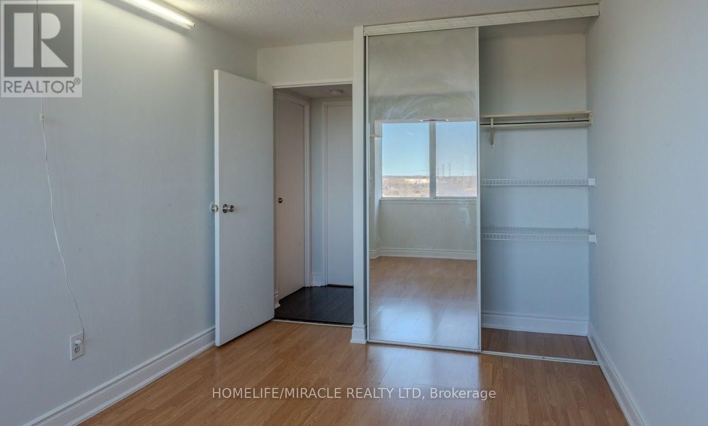 808 - 21 MARKBROOK LANE Image 15