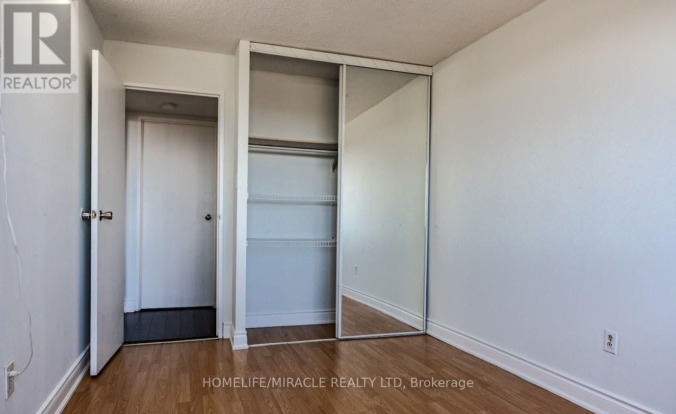 808 - 21 MARKBROOK LANE Image 16