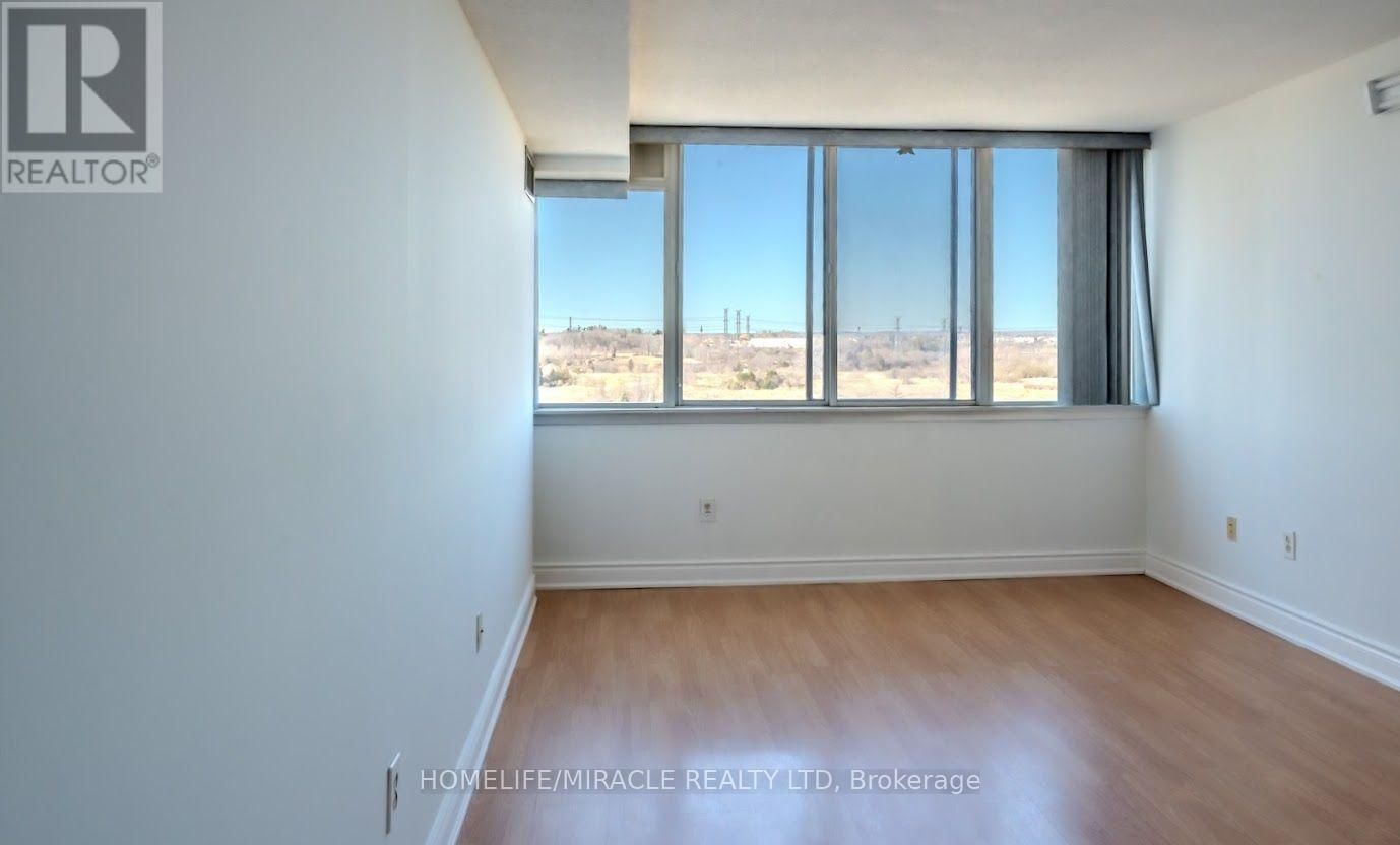 808 - 21 MARKBROOK LANE Image 18