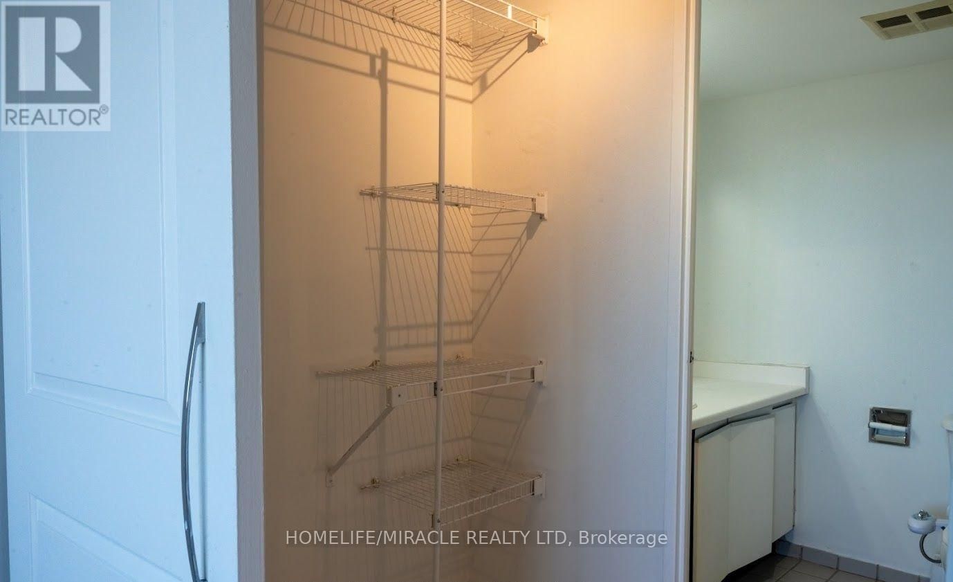 808 - 21 MARKBROOK LANE Image 20