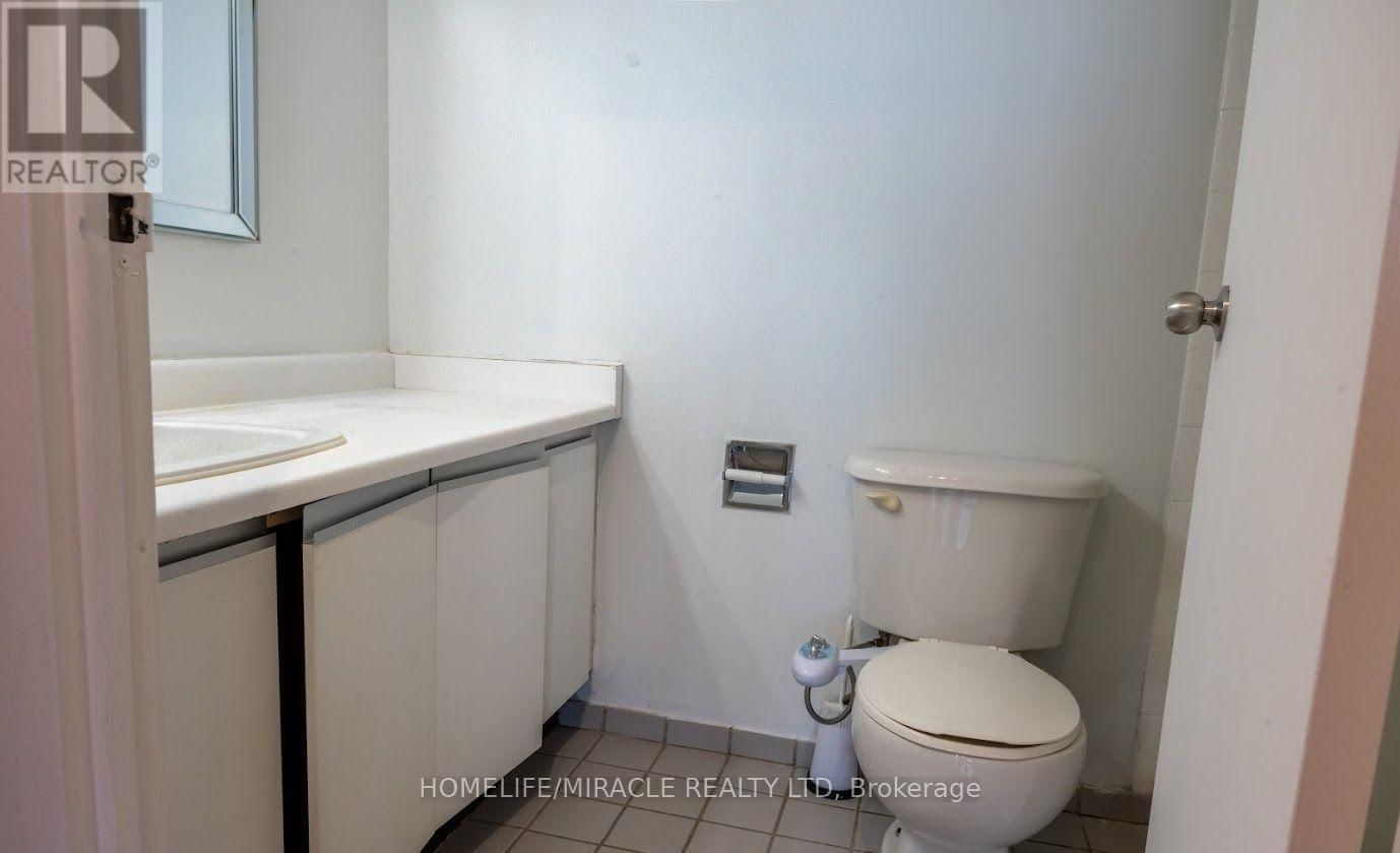 808 - 21 MARKBROOK LANE Image 22