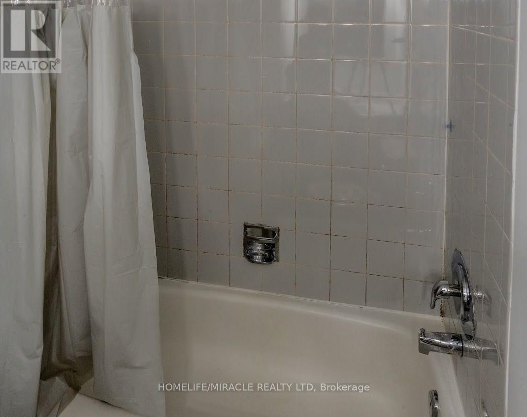 808 - 21 MARKBROOK LANE Image 24