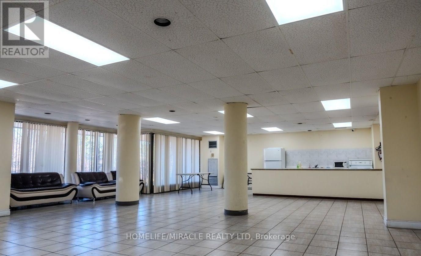 808 - 21 MARKBROOK LANE Image 27