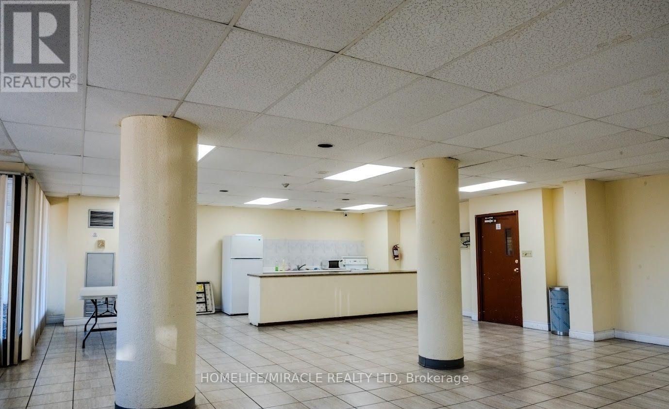 808 - 21 MARKBROOK LANE Image 28