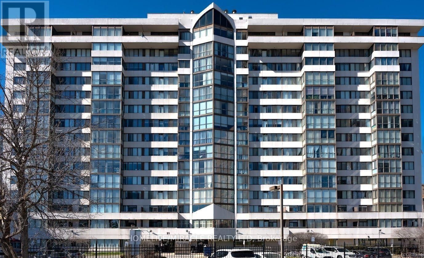 808 - 21 MARKBROOK LANE Image 4