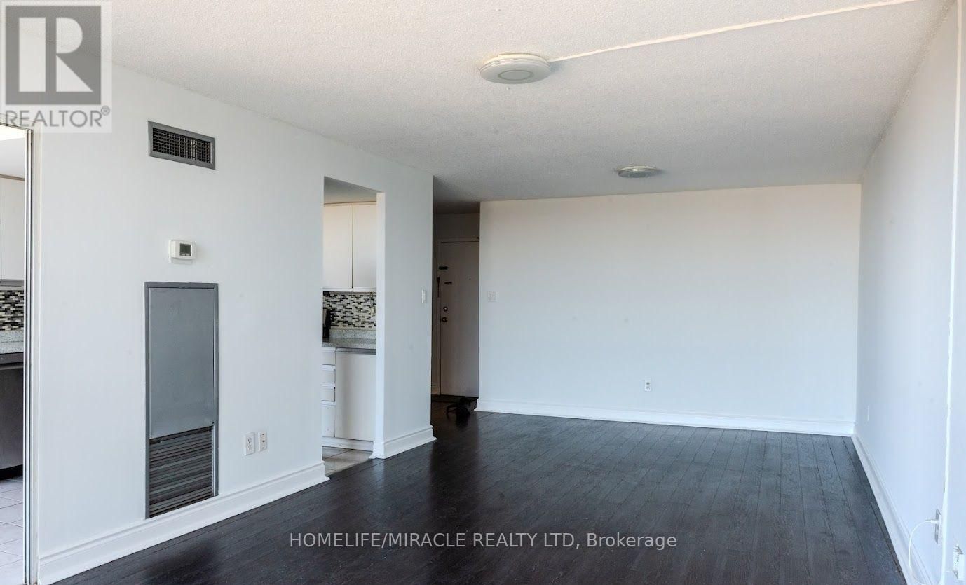 808 - 21 MARKBROOK LANE Image 9