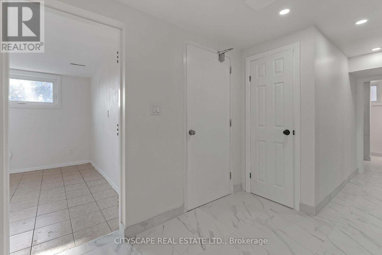 2724 LAKE SHORE BOULEVARD WEST Image 5