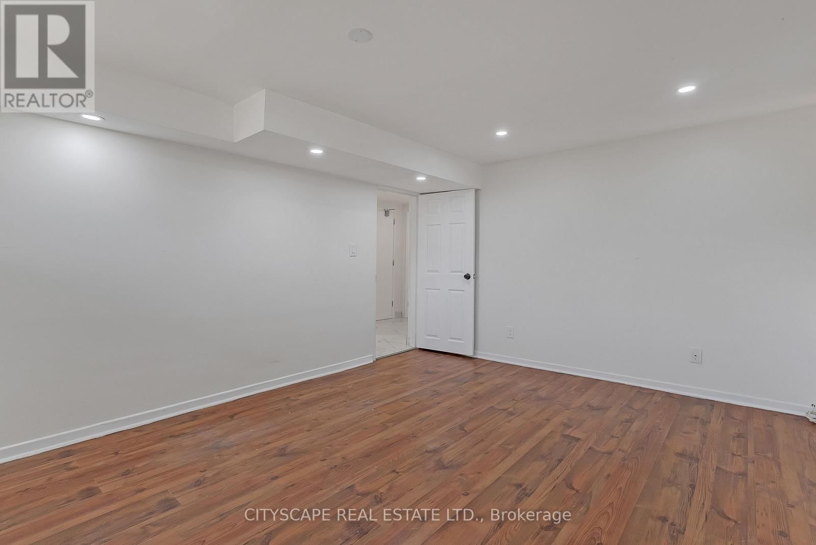 2724 LAKE SHORE BOULEVARD WEST Image 8