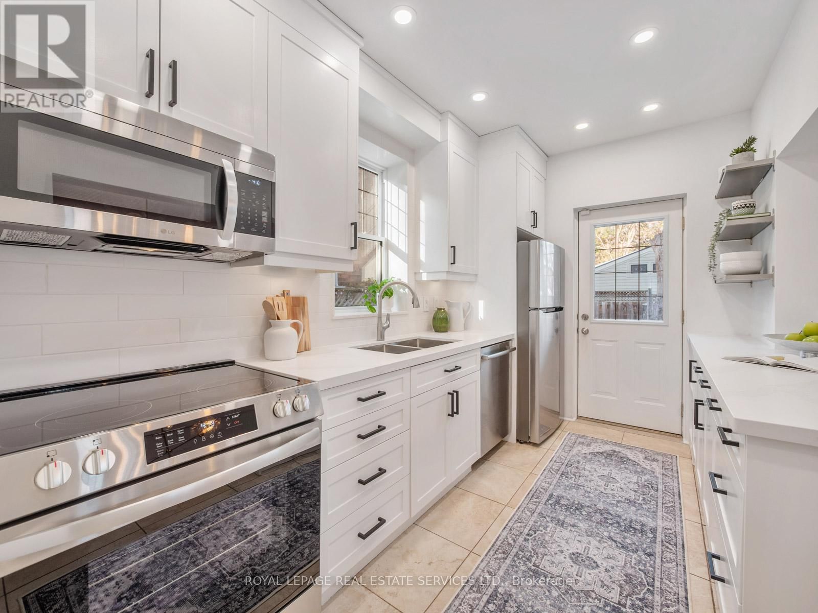 387 KENNEDY AVENUE Image 16