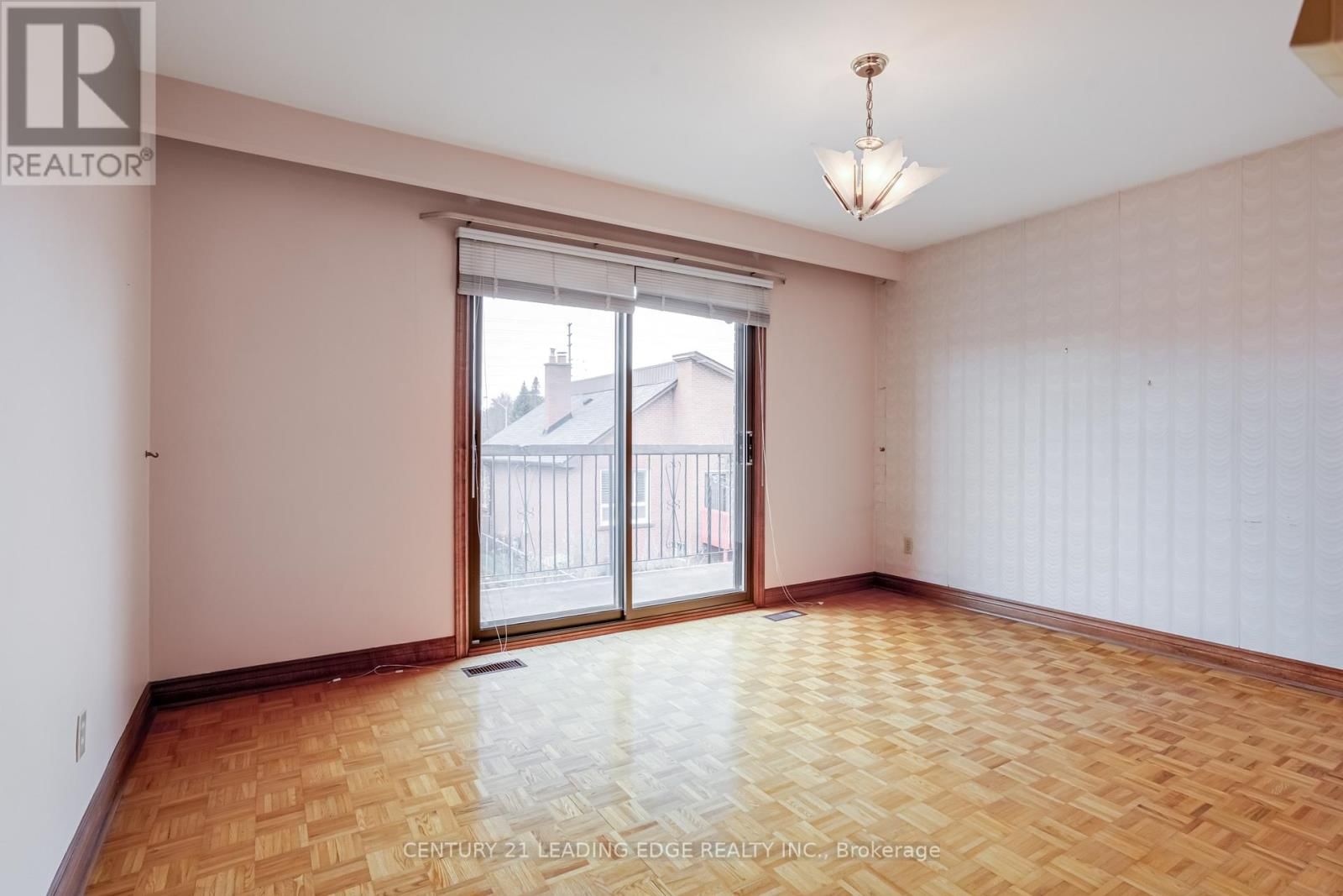 704 HILLMAN CRESCENT Image 12