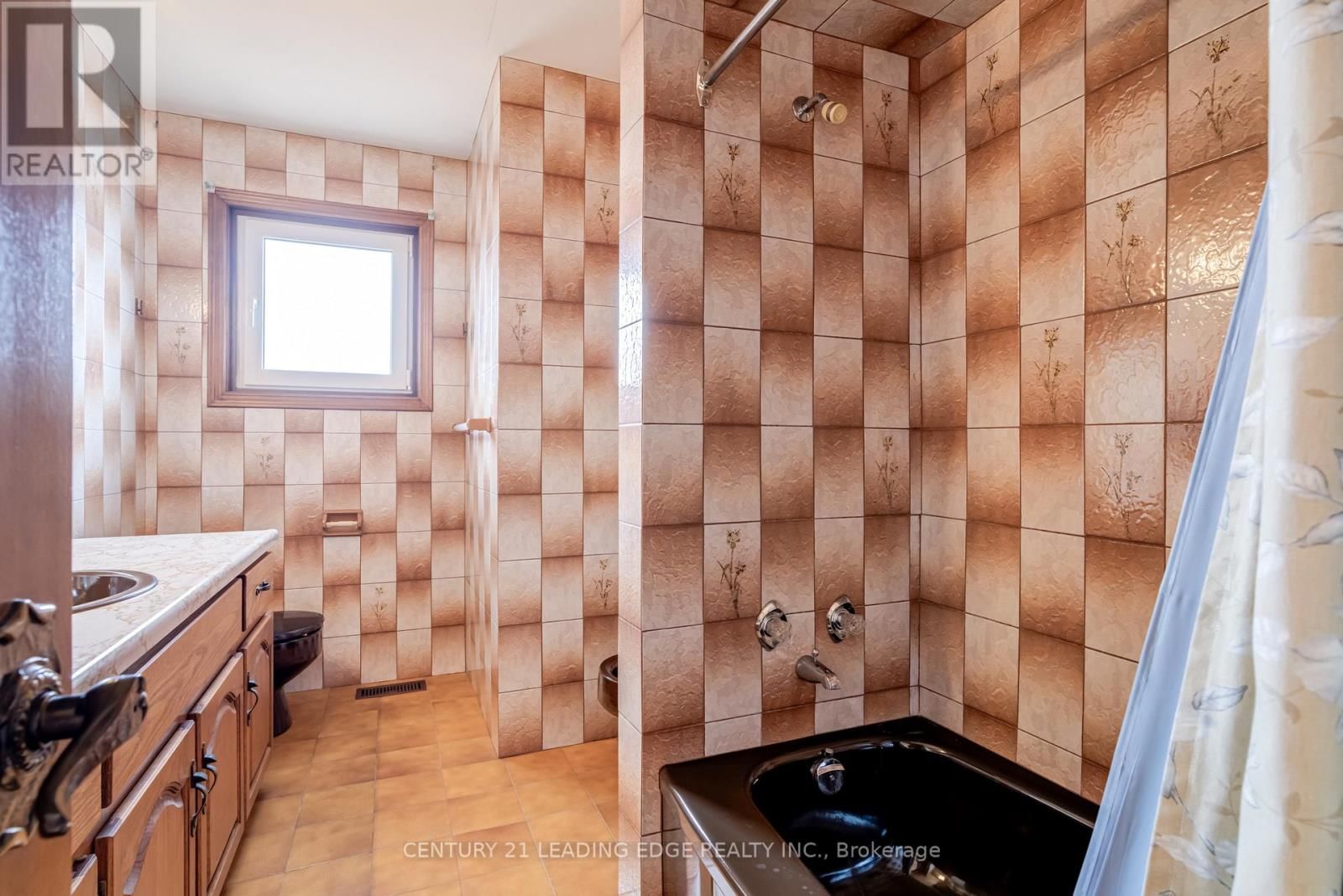 704 HILLMAN CRESCENT Image 16