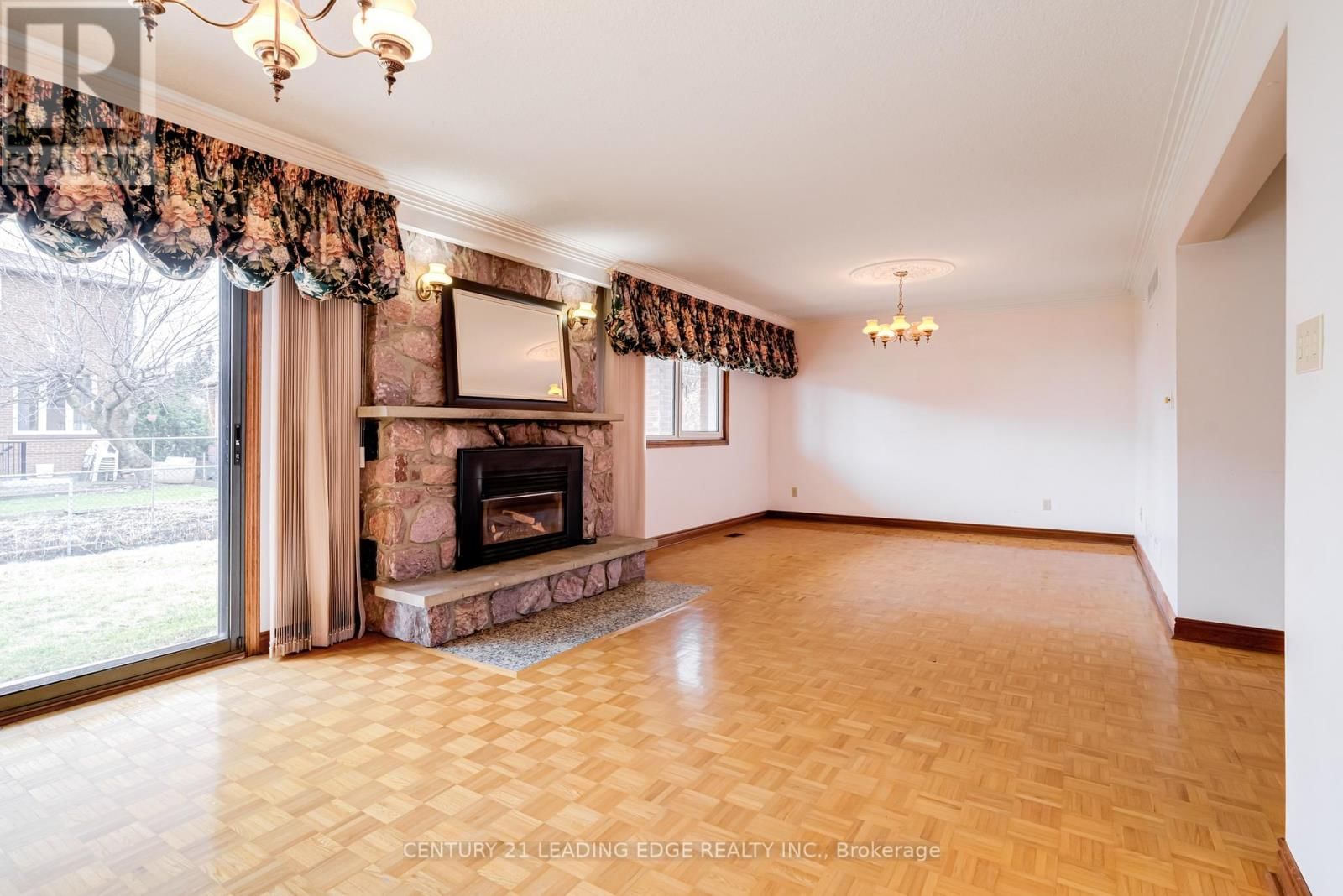 704 HILLMAN CRESCENT Image 18