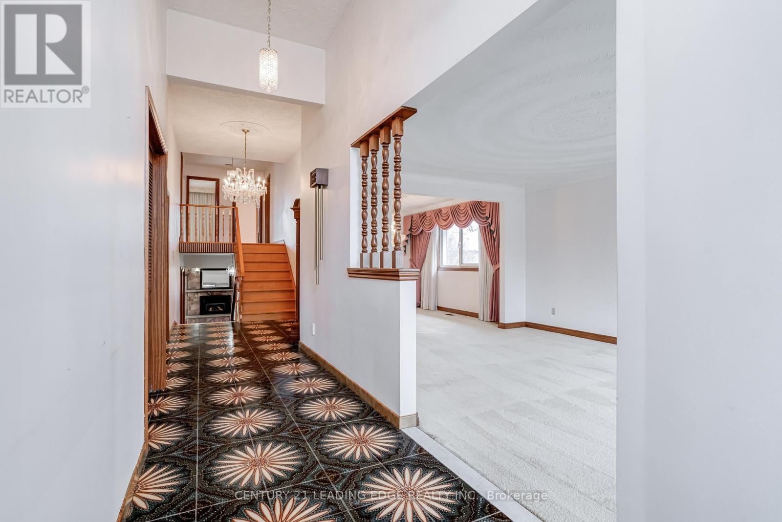 704 HILLMAN CRESCENT Image 2