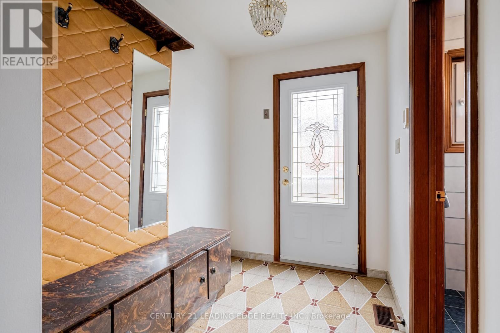 704 HILLMAN CRESCENT Image 22