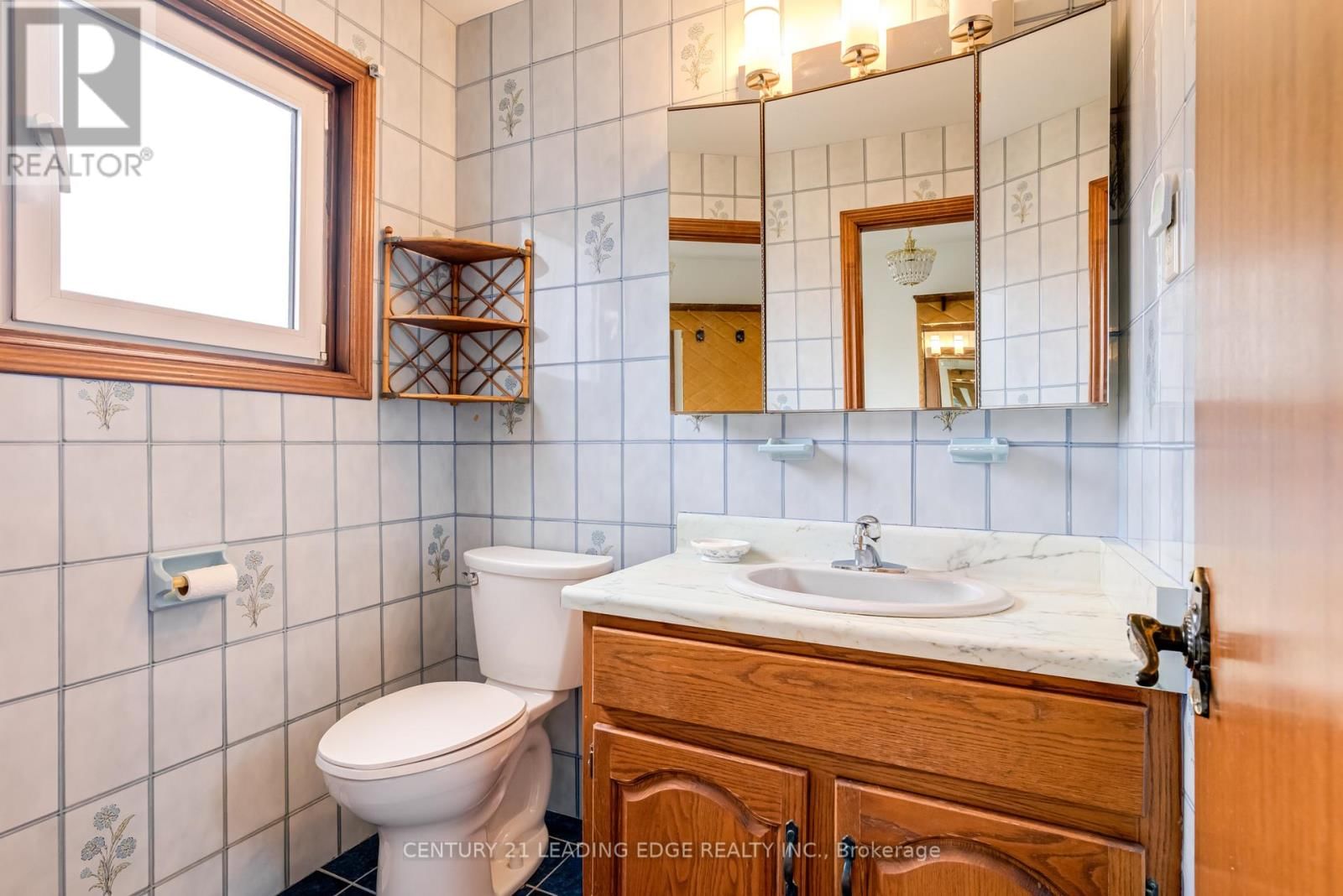 704 HILLMAN CRESCENT Image 23