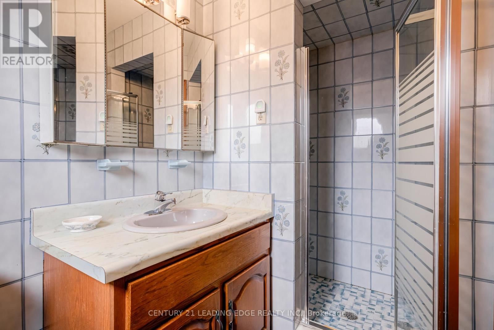 704 HILLMAN CRESCENT Image 24