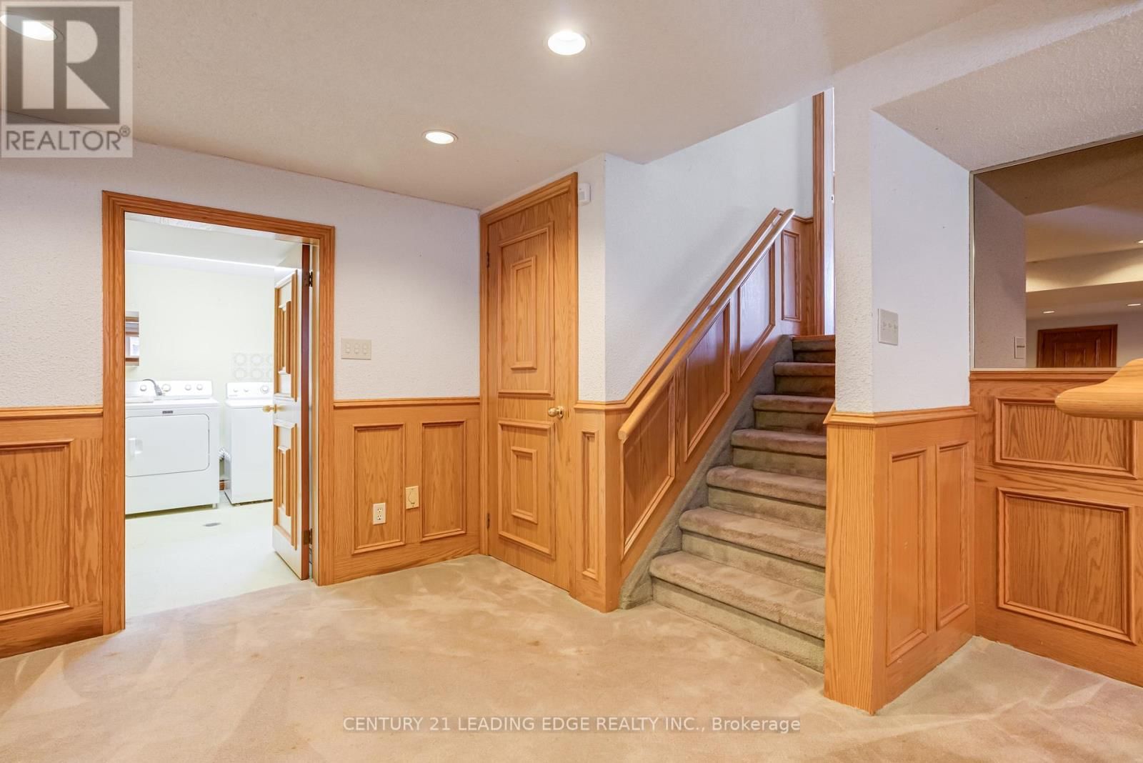 704 HILLMAN CRESCENT Image 25