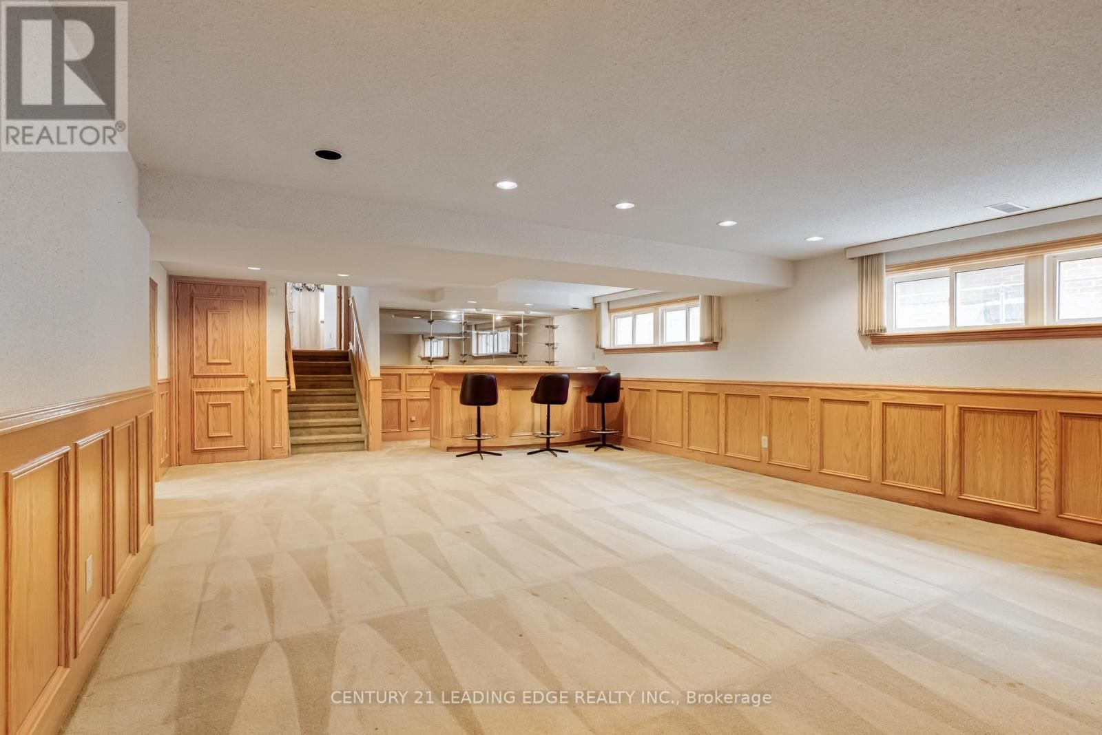 704 HILLMAN CRESCENT Image 26