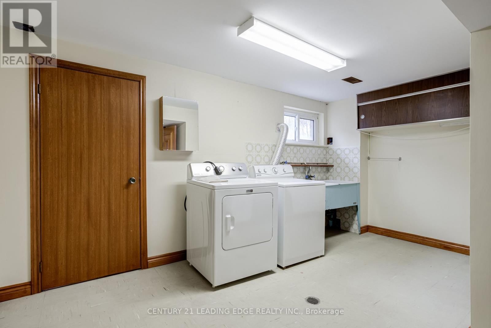 704 HILLMAN CRESCENT Image 28