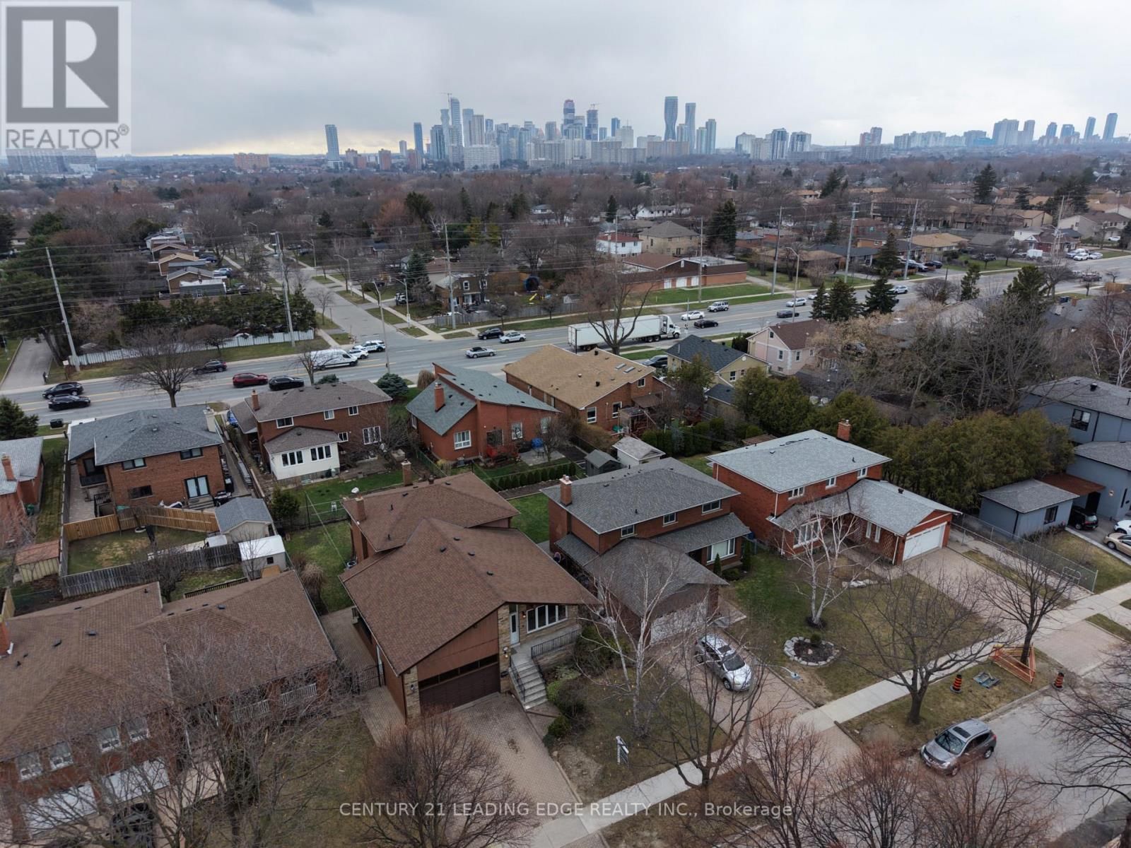 704 HILLMAN CRESCENT Image 35