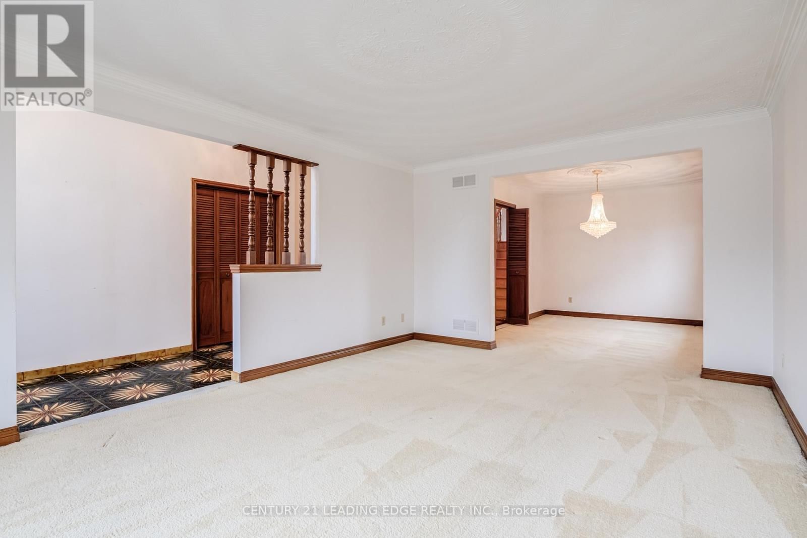 704 HILLMAN CRESCENT Image 4