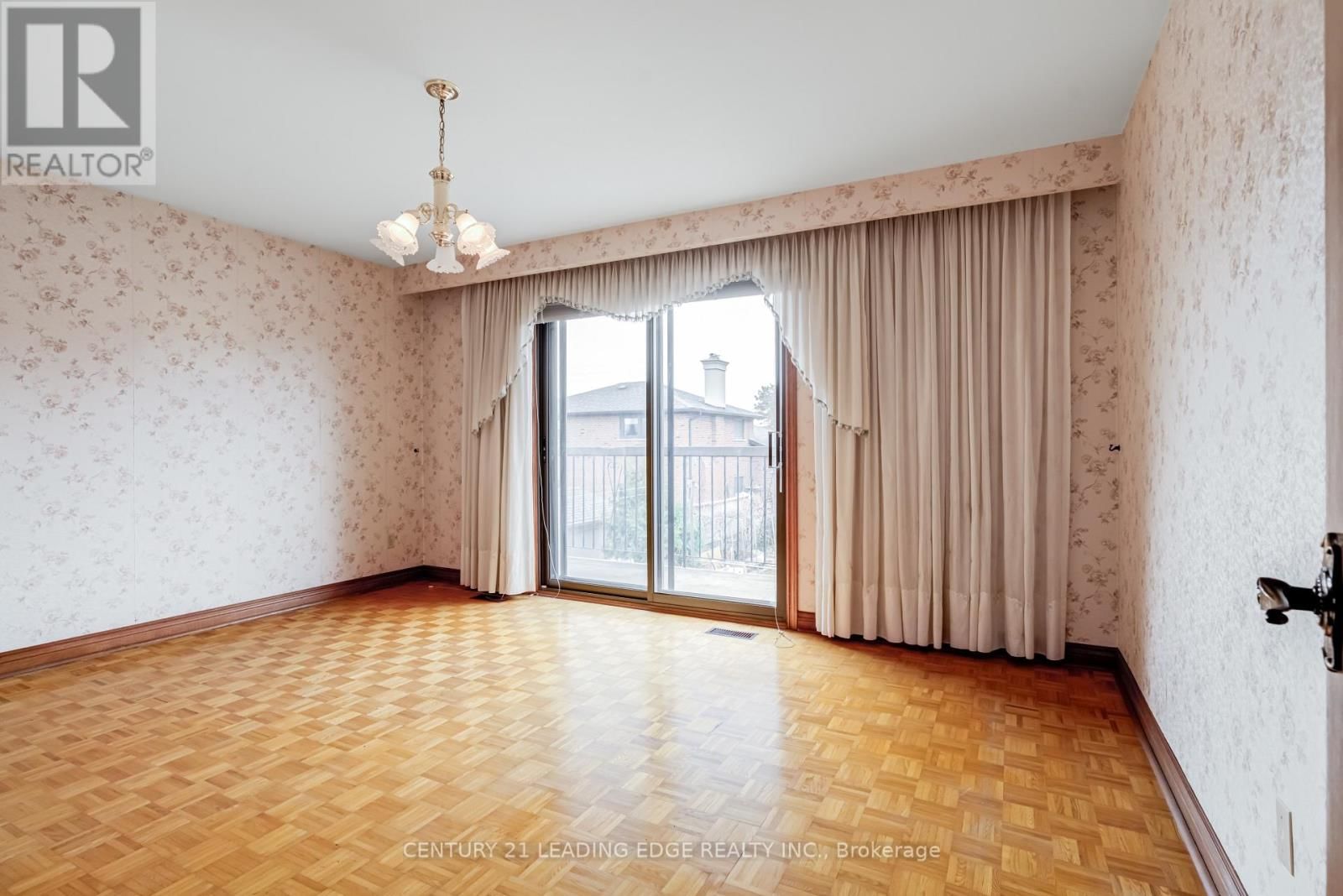 704 HILLMAN CRESCENT Image 9