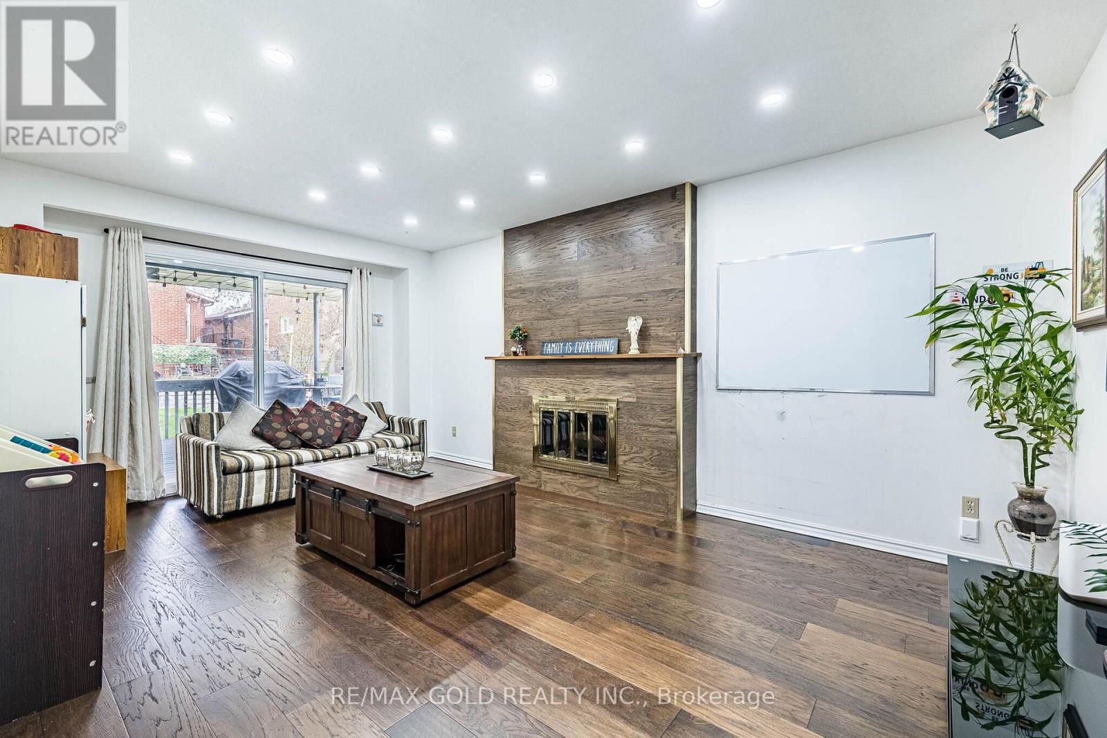 9 PRINCETON TERRACE Image 16