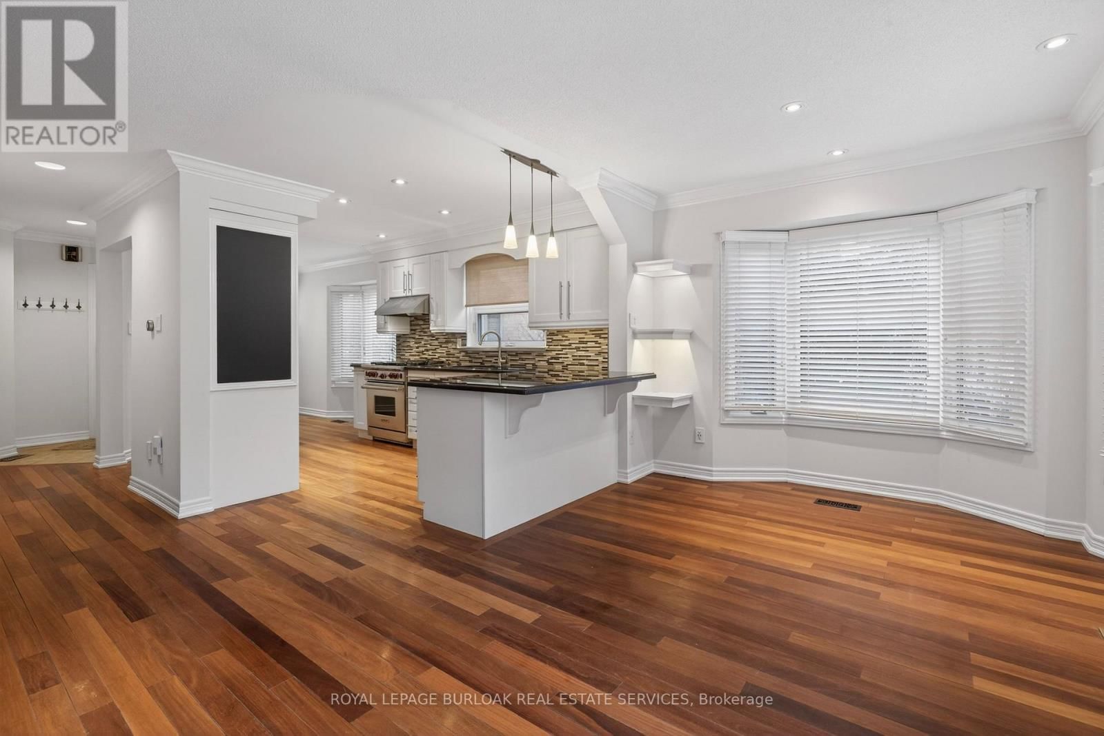 11 - 2065 SIXTH LINE Image 13